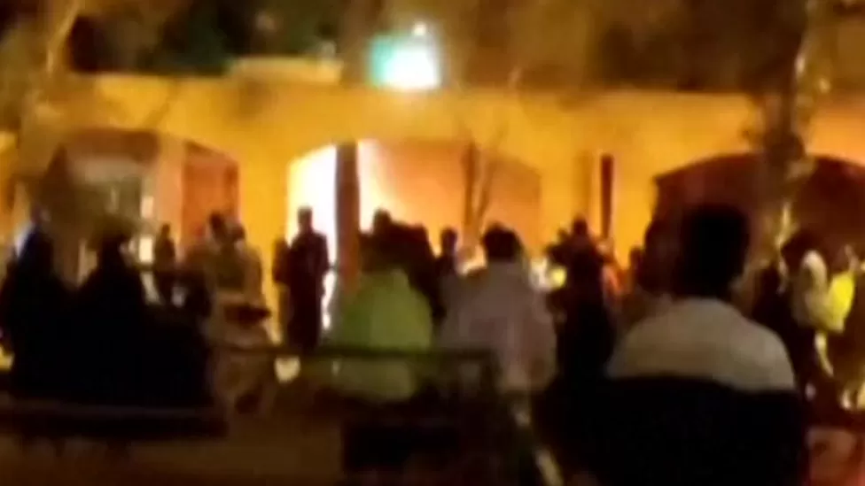 İranlı Protestocular Ayetullah Humeyni'nin Evini Ateşe Verdi 4 iran protesto