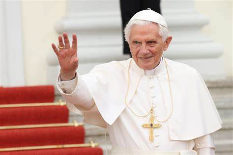 Eski Papa Benedict XVI, 95 Yaşında Hayatını Kaybetti