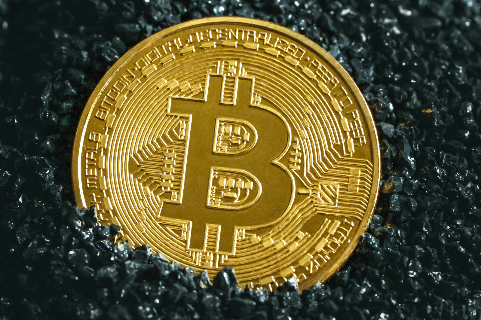 Kripto Piyasası Tasfiyesi 185 Milyon Doları Aştı; Bitcoin 23,6 Bin Dolara Düştü 3 Bitcoin